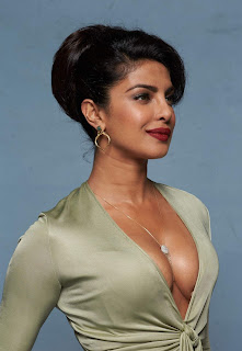 Priyanka Chopra in Beautiful Pale Green Deep neck Gown HQ Pics Baywatch girl Priyanka Chopra